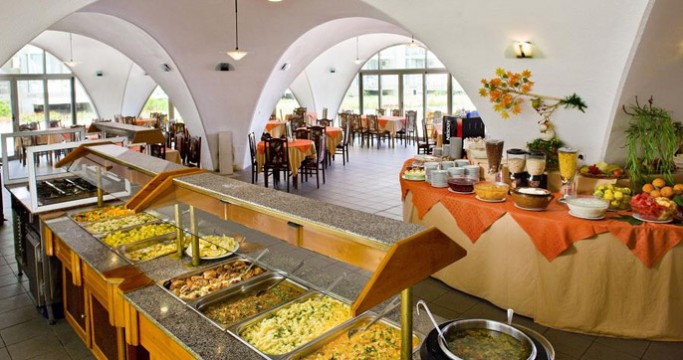 Bułgaria Albena - Hotel Nona - restauracja - stół szewdzki